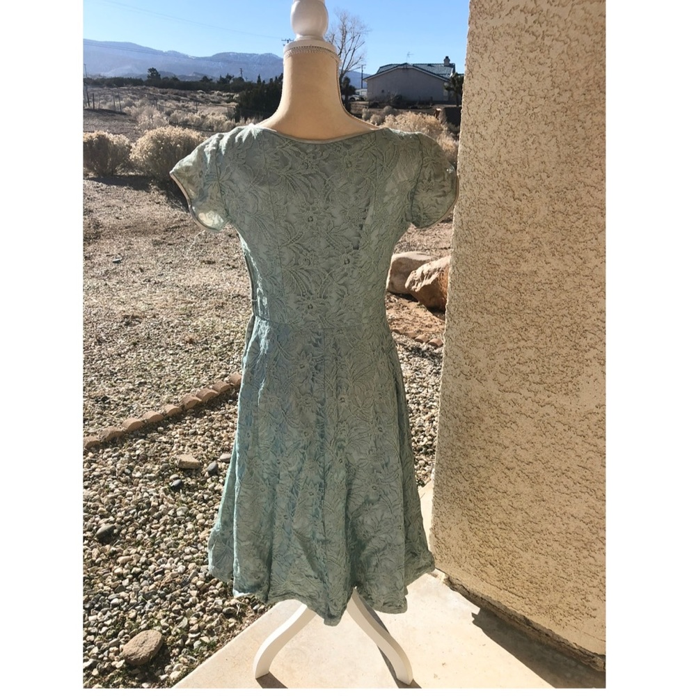 $5 Vintage Lace dress size med. $5 if bundled - Picture 7 of 8